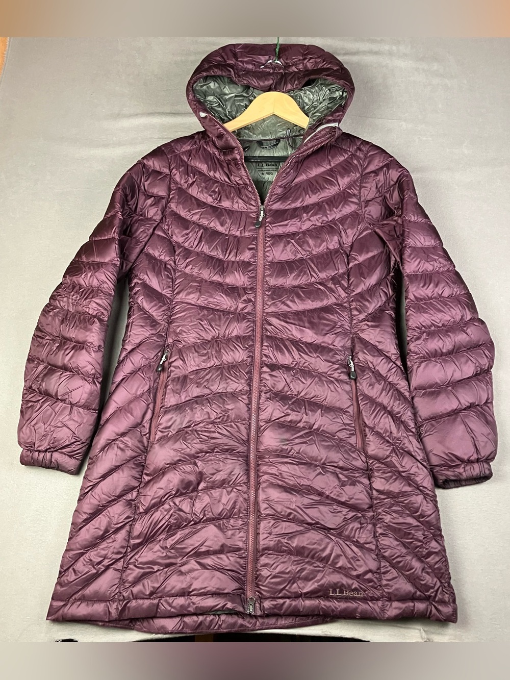 LL Bean Womens 850 Down Coat Long Hooded Parka Jacket Plum Purple Size Small. In